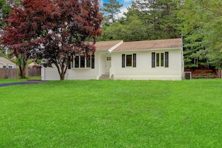 181 Wading River Hollow Rd, Ridge, NY 11961