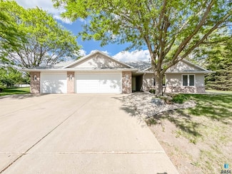 1708 E Ash Grove Cir, Sioux Falls, SD 57108