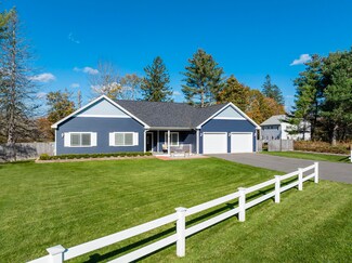 3 Clam Cove Dr, Rockport, ME 04856