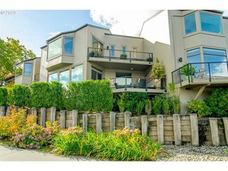 6132 S Riverpoint Ln, Portland, OR 97239