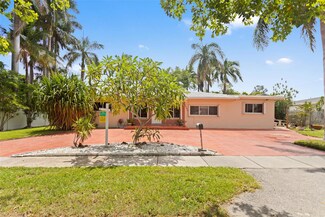 220 SE 1st St, Dania, FL 33004