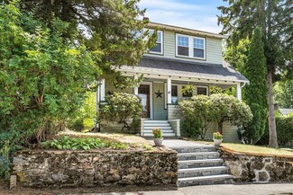 41 Frothingham St, Milton, MA 02186