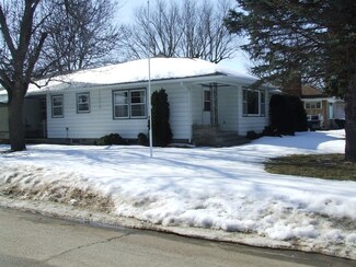 1015 W 4th St, Zumbrota, MN 55992