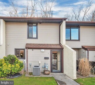 9 W Azalea Ln, Mount Laurel, NJ 08054