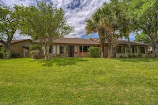 100 Bay Point Dr, Horseshoe Bay, TX 78657