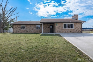 1386 Commonwealth Dr, Xenia, OH 45385