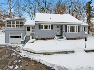 59 Oriole St, Gardner, MA 01440