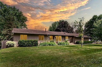 101 Sunset Dr S, Hopkins, MN 55305
