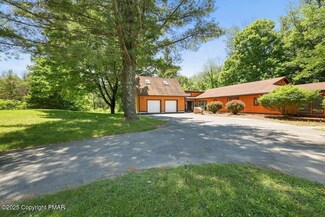 6249 Paradise Valley Rd, Cresco, PA 18326