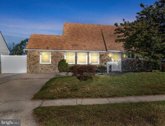 9 Kenwood Dr N, Levittown, PA 19055