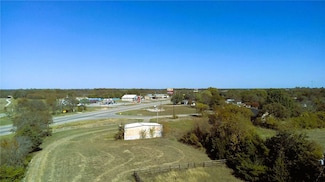 823 W Saunders St, Trenton, TX 75490