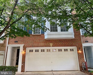 4086 Clovet Dr Unit 32, Fairfax, VA 22030