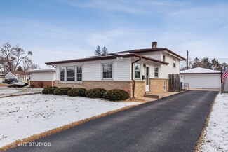 2467 Eisenhower Dr, Des Plaines, IL 60018