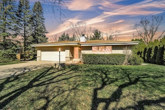 7979 S Wake Forest Dr, Oak Creek, WI 53154