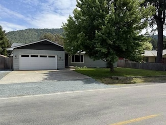1651 Alexander Ln, Grants Pass, OR 97527