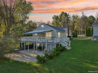 471 Lou Alice Dr, Columbiaville, MI 48421
