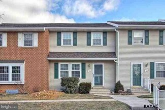 75 Fox Run Dr Unit 75, York, PA 17403