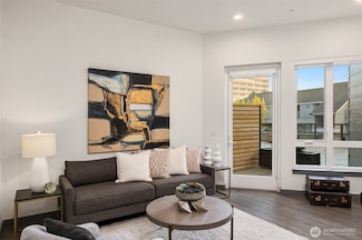 11903 NE 128th St Unit 106, Kirkland, WA 98034