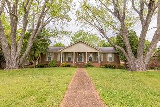 1305 Bradshaw Dr, Florence, AL 35630