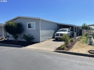 1000 S McKern Ct Unit 69, Newberg, OR 97132