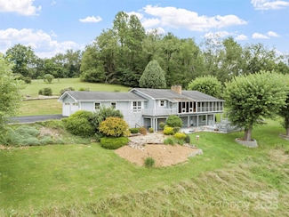 220 Grand View Ln, Burnsville, NC 28714