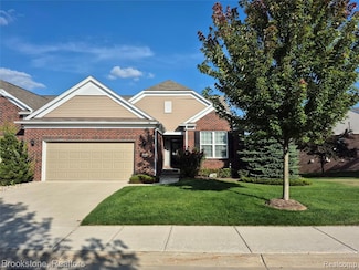 2081 Orwell St, Lake Orion, MI 48360