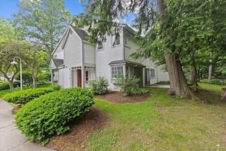 46 Winding Brook Dr, South Burlington, VT 05403
