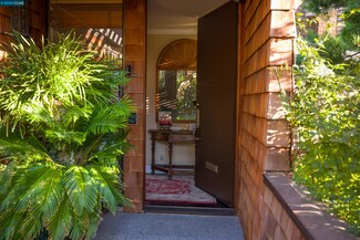 114 Ravenhill Rd, Orinda, CA 94563