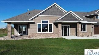 1046 Saba Blvd, Mankato, MN 56001