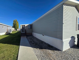 8 Sunset Ln, Preston, ID 83263