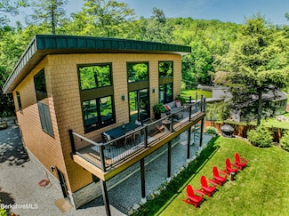 37 Shore Rd, Becket, MA 01223
