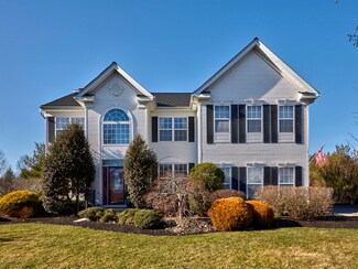 5 Heritage Dr, Allentown, NJ 08501