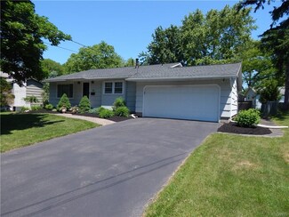 10 Nightingale Path, Liverpool, NY 13090