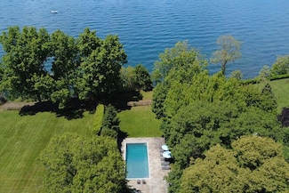 7 Cedar Ln, Glen Cove, NY 11542
