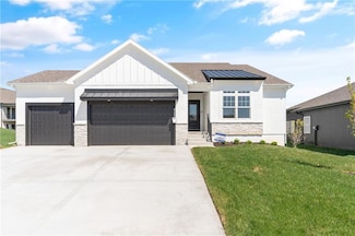 4133 NE Dearborn Ln, Lee's Summit, MO 64064
