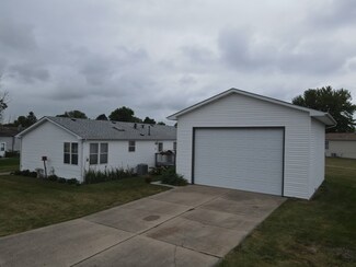 32 Hummingbird Ct, Sandwich, IL 60548