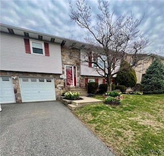 1312 Dalehurst Dr, Bethlehem, PA 18018