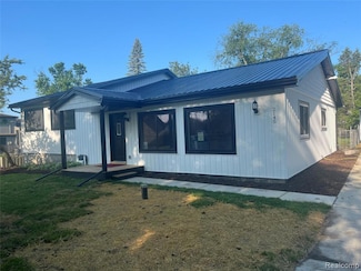 2145 Terrapin St, Wolverine Lake, MI 48390