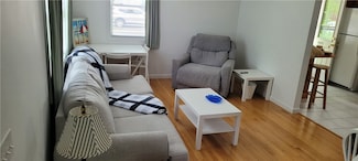 559 Middlebridge Rd, Wakefield, RI 02879