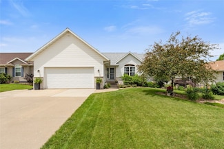 523 E Terrace Dr, Center Point, IA 52213