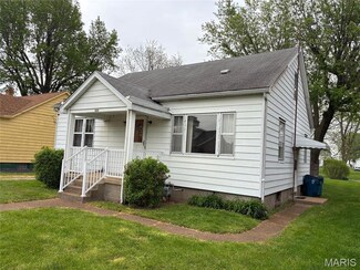 504 N Douglas St, Saint Jacob, IL 62281