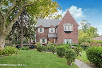 30 Clinton Ct, Staten Island, NY 10301