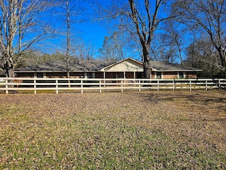 517 An County Rd 147, Palestine, TX 75801