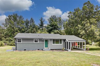 429 E Starmount Ave, Liberty, NC 27298