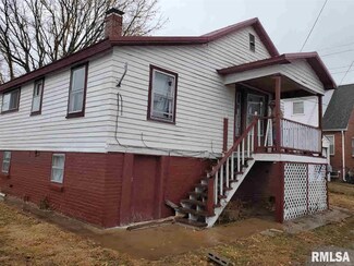 215 S Jackson St, Harrisburg, IL 62946