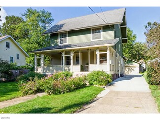 658 41st St, Des Moines, IA 50312