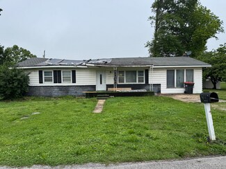 1102 Sapp St, Cassville, MO 65625