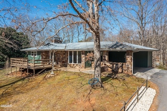 909 Carvers Ln, Sevierville, TN 37876
