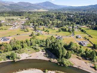 568 E Forks Cir, Cave Junction, OR 97523