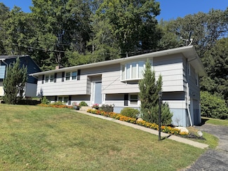 385 Gaylord Dr, Waterbury, CT 06708